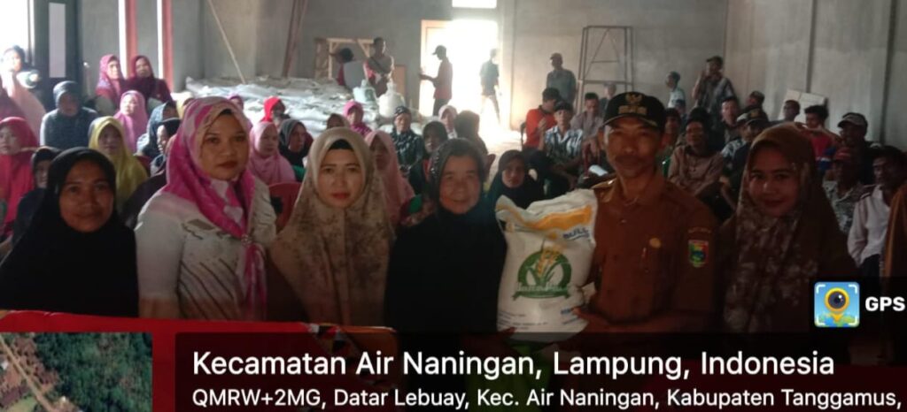 Pemerintah Pekon Datar Lebuay Salurkan Bantuan Beras ( CBP) Ke 950 KPM