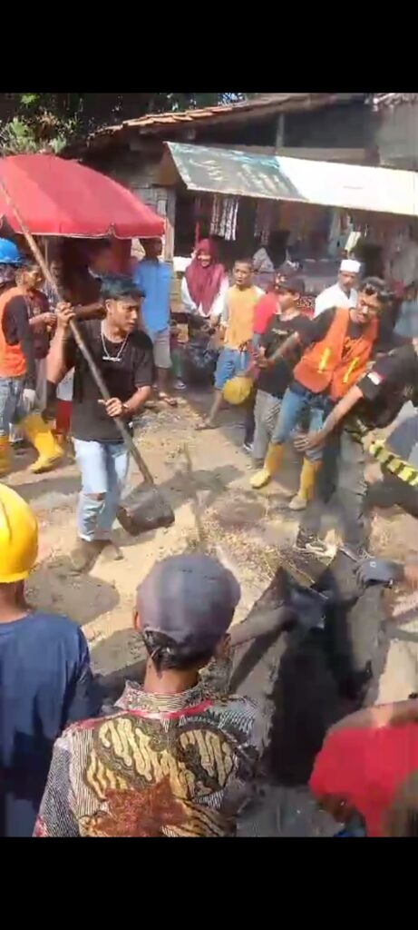 Warga Masyarakat dukuh sipule mengadakan aksinya dalam giat karnaval HUT RI yang ke 79.