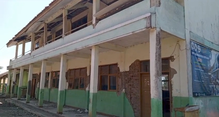 Gempabumi Mag 5.0 menerjang beberapa bangunan di Kertasari Kab Bandung.