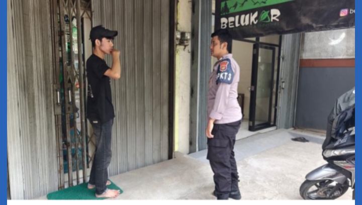 Polisi Cek TKP Viral maling Pecah Kaca mobil Curi Tas Ransel di Depok