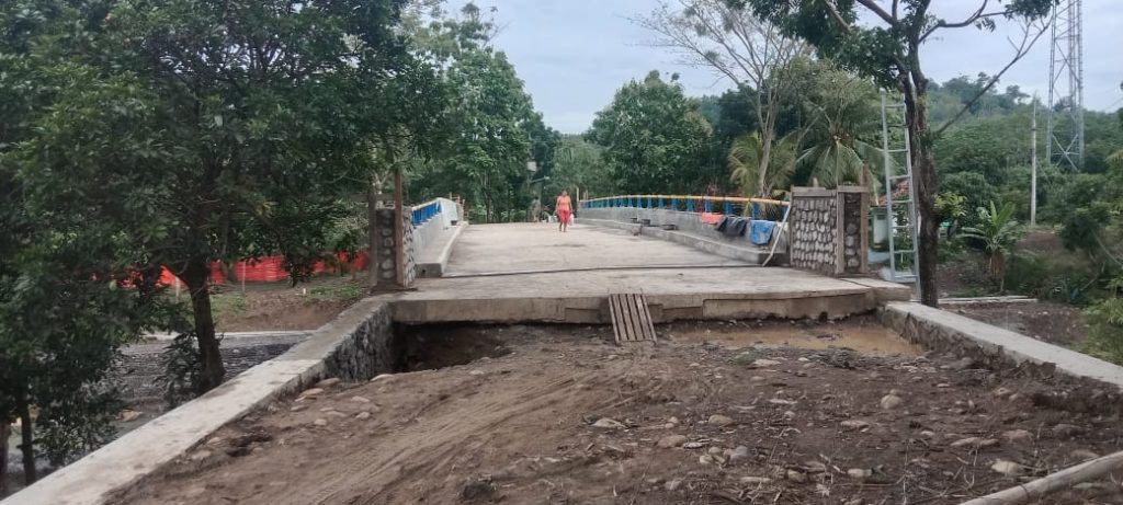 Akibat Pekerjaan Diduga Asal Dikerjakan Belum Rampung Kontrak, Penggantian Jembatan Cianda Sudah Rusak