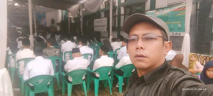 Kepala Desa Rawa bogo Melaksanakan Pelantikan RT/RW dan di hadiri oleh Bupati Kab Bandung.