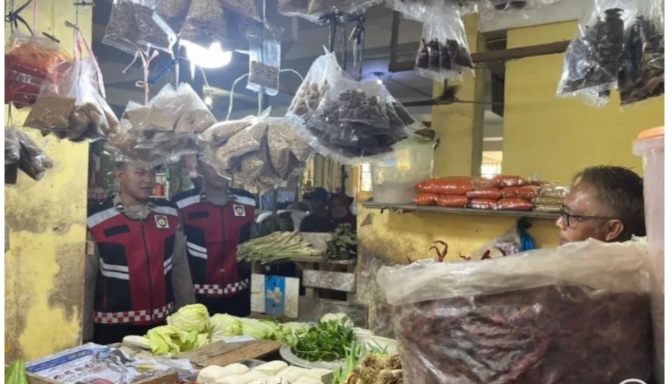 Polres Lingga patroli preventif di pasar tradisional cegah premanisme