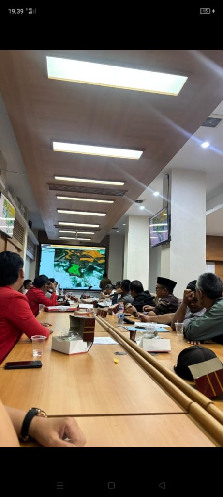 GMNI Kabupaten Garut Dan Warga Masyarakat Desa Sinarjaya Harapkan DPRD Usut Tuntas Dan Tangkap Mapia Tanah Puncak Guha.