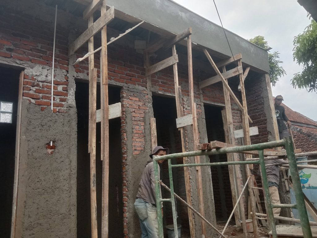 Ngaku Pelaksana Proyek SDN Pakutandang 2, P. Imbang Bungkam Ditanya SKA & Konsultan Pengawas