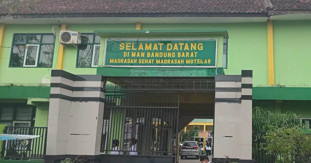 Menembus Batas, Menyalakan Masa Depan: Sidang Kelulusan Sarat Makna di MAN Bandung Barat