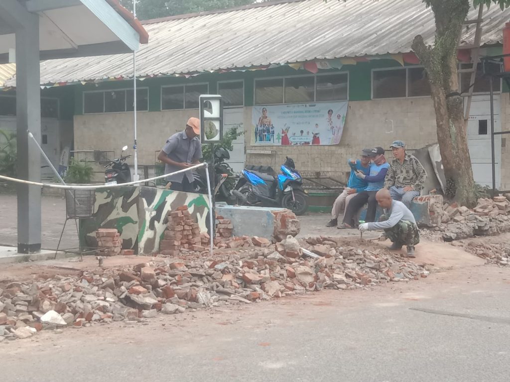 Proyek Pemagaran SDN Pasir Kukun Mandek 4 Hari, Material Tak Kunjung Datang