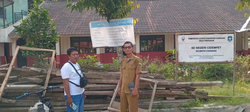 PEMBANGUNAN REHAB RUANG KELAS SDN CIDEMPET BERJALAN DENGAN NORMAL
