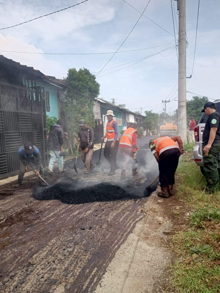 Hotmix di Perumahan Bumi Padma Diduga Tidak Sesuai SOP dan Tanpa Koordinasi dengan Pemdes.