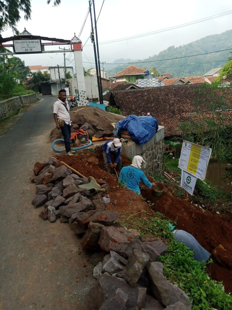 PEMBANGUAN TPT DILINGKUNGAN CIPAMEUNGPEUK BISA DI JADIKAN CONTOH