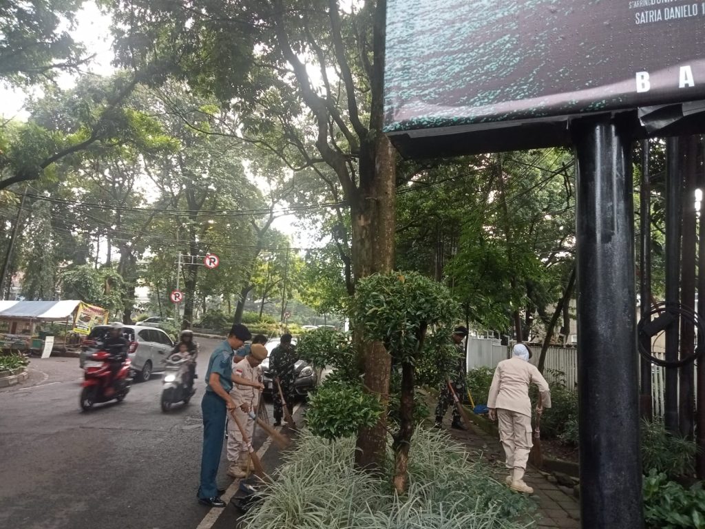 LANAL BANDUNG GELAR AKSI BERSIH LINGKUNGAN DUKUNG PROGRAM ASRI PRESIDEN PRABOWO