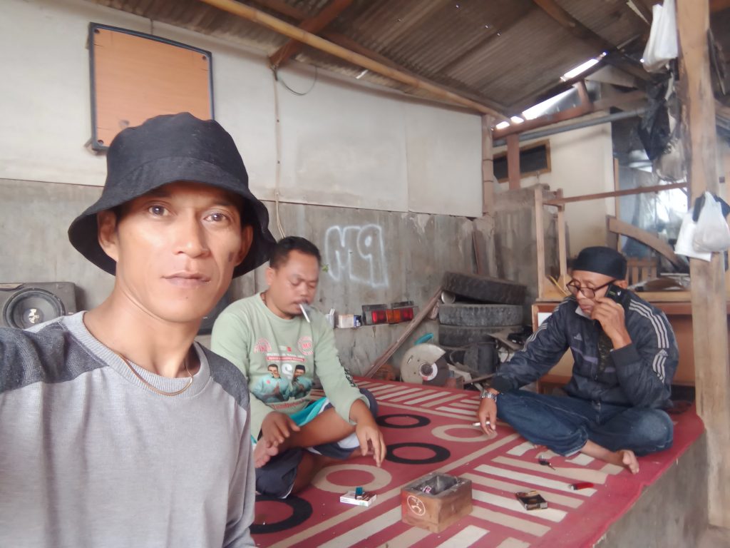 Jalin Silaturahmi, Aktivis Kunjungi Ketua Relawan Bedas H. Ujang di Cikawao Pacet