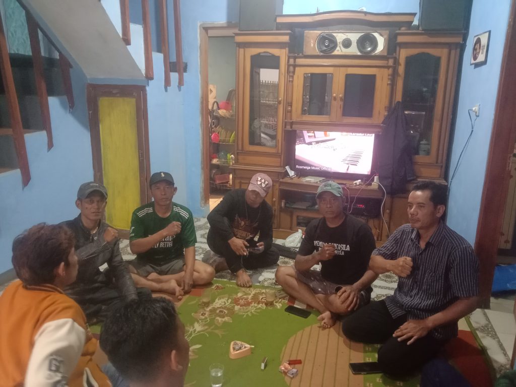 Musyawarah Mufakat Jadi Kunci: Pembangunan Paving Blok Cinagela Kembali Jalan, Ormas-Media Jadi Jembatan Klarifikasi
