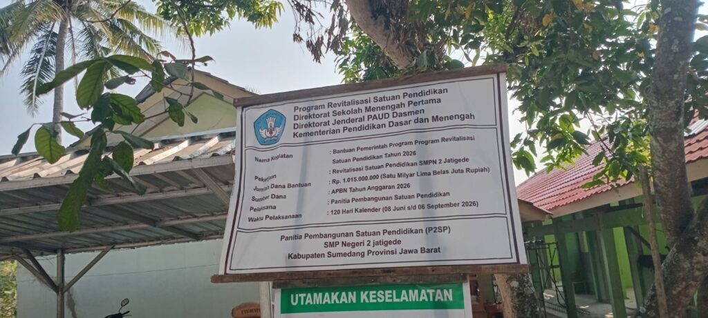 PELAKSANAAN PEMBANGUNAN SMP N 2 JATI GEDE  BERJALAN LANCAR