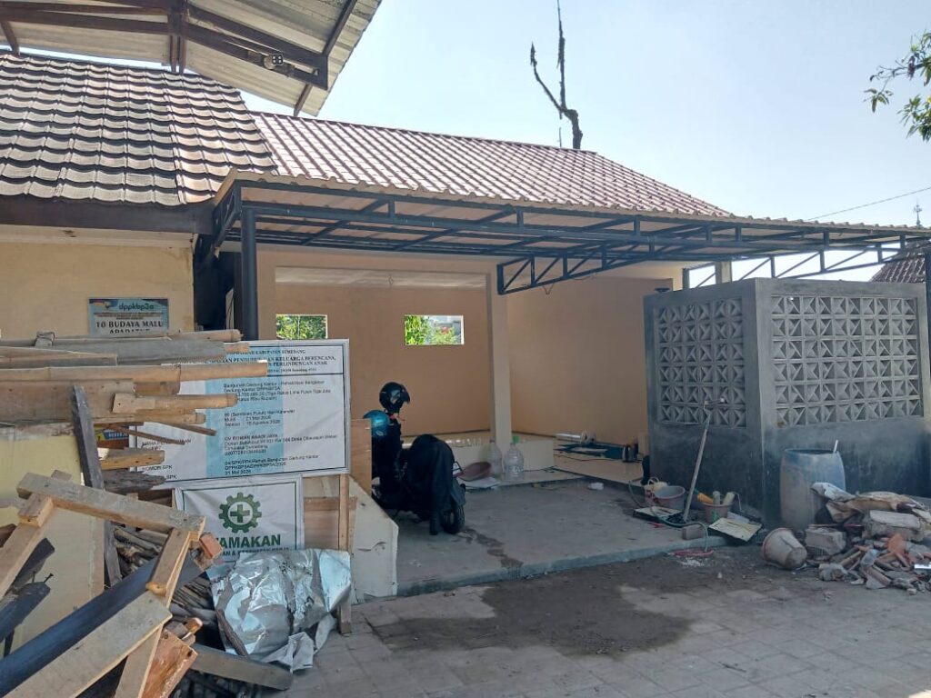 REHABILITAS BANGUNAN GEDUNG KANTOR DPPKB P3A. BERJALAN LANCAR