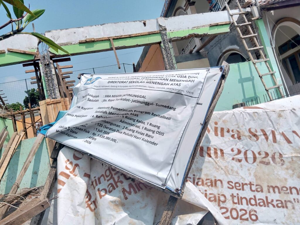 KEPALA SEKOLAH SMAN JATINUNGGAL MENGUCAPKAN TERIMAKASIH TERHADAP PEMERINTAH PUSAT.