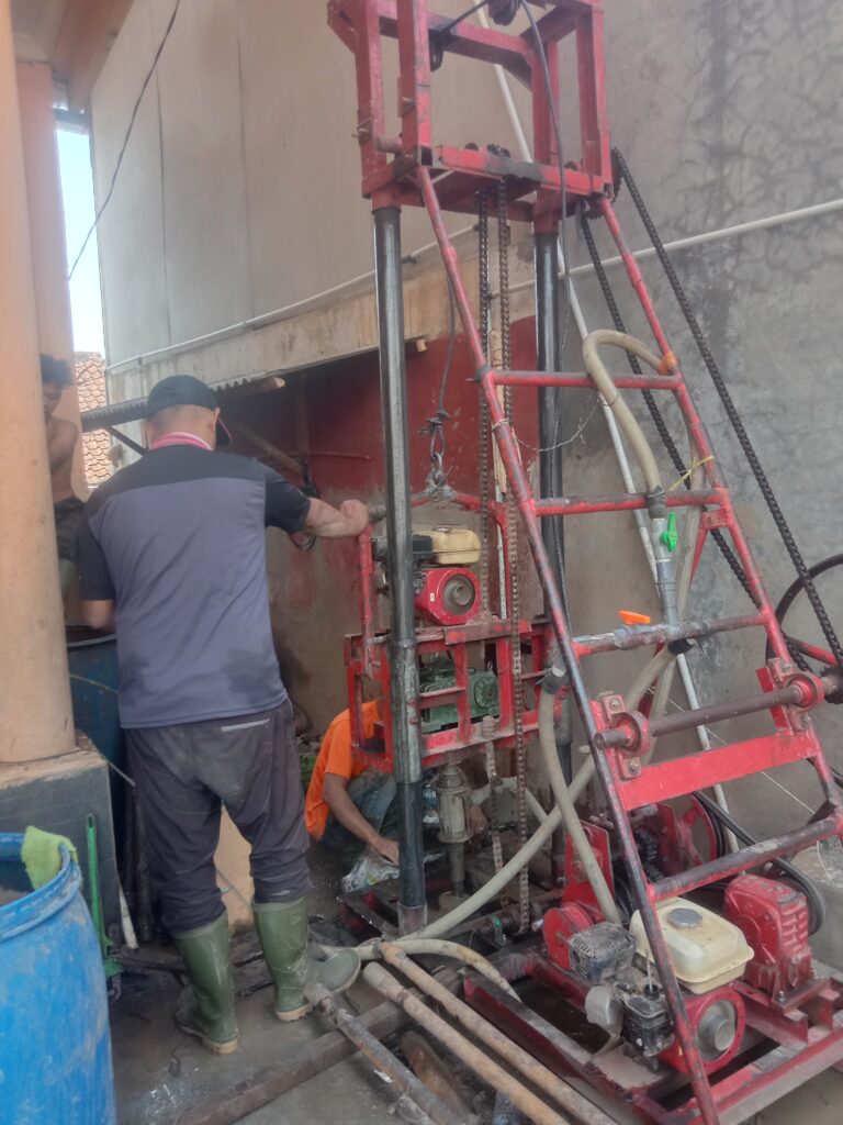 Warga RW 11 Desa Padamulya Antusias, Ucap Terima Kasih ke Dr. Raindra M. Oto Muharam Atas Bantuan Sumur Dangkal