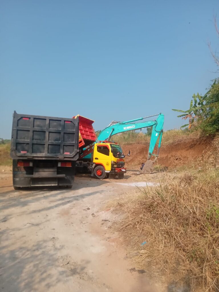 Diduga Manfaatkan Proyek SPAM PDAM, Aktivitas Galian C Tanpa Izin di Pacet Disorot