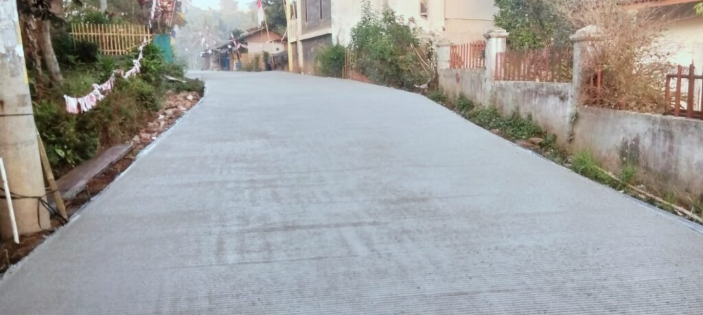 PEMBANGUNAN JALAN PELAG DESA NAGRAK SELESAI, WARGA ANTUSIAS DAN BAHAGIA